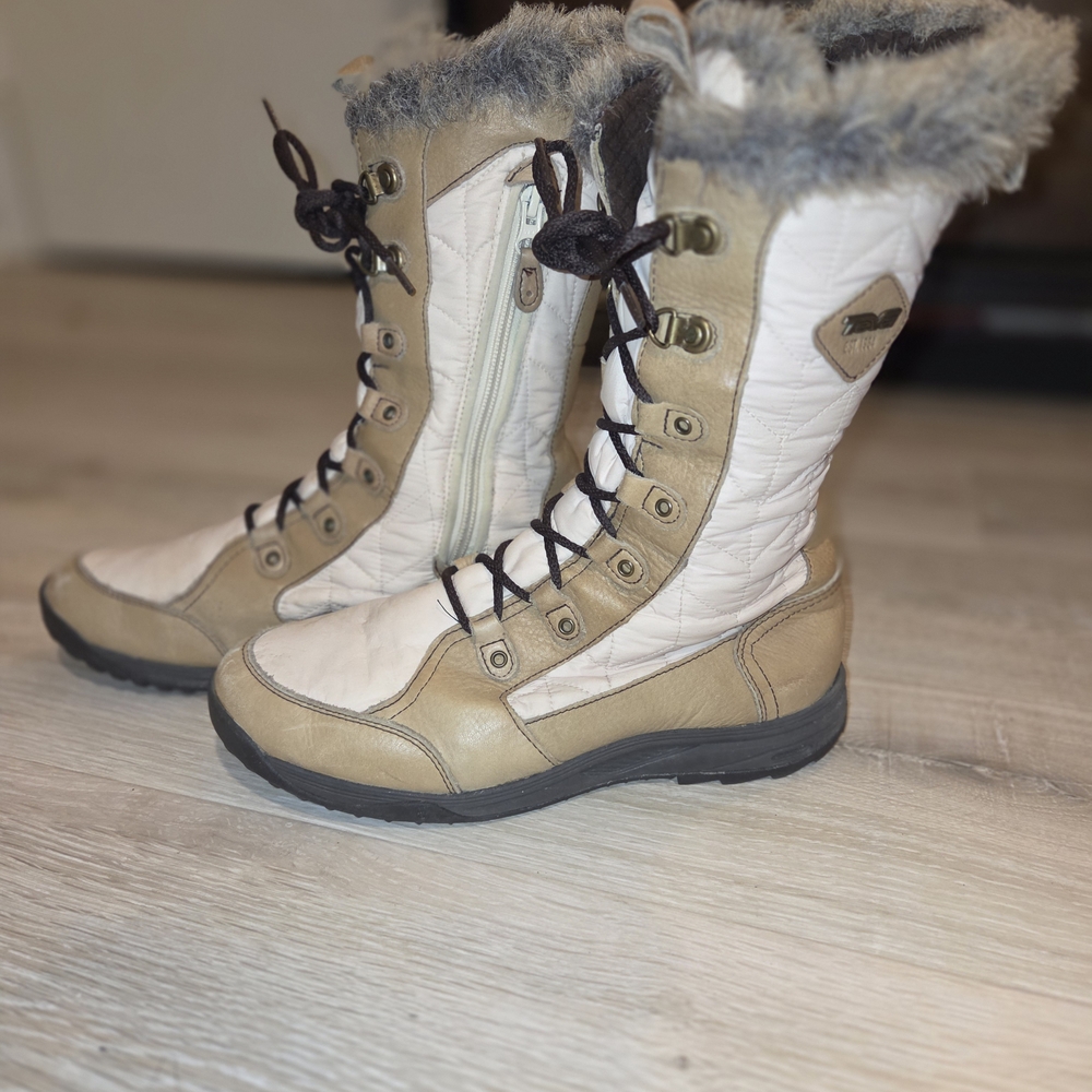 Teva Womens Insulated Waterproof Ivory Winter Boots Sz 9